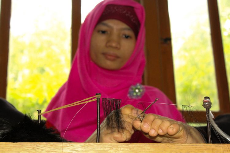 kisah-kuswati-buruhtuna-daksa-sehari-dibayar-rp-4000-lumayan-bisa-bantu-ibu-buat-nempur_20180501_093708.jpg
