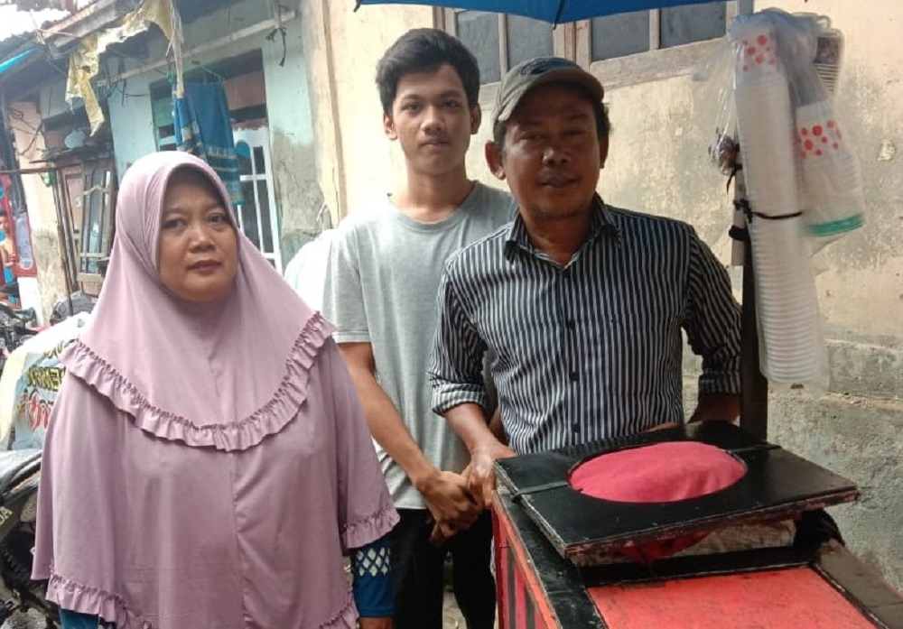 Kisah Rio Hermawan, Anak Penjual Es Dung-Dung Diterima Kuliah Gratis di UGM
