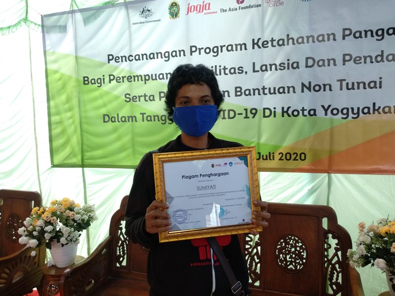 kisah-sukses-sumiati-penderita-skizofrenia-yang-berhasil-budidaya-sayuran-di-tengah-kota-yogya.jpg