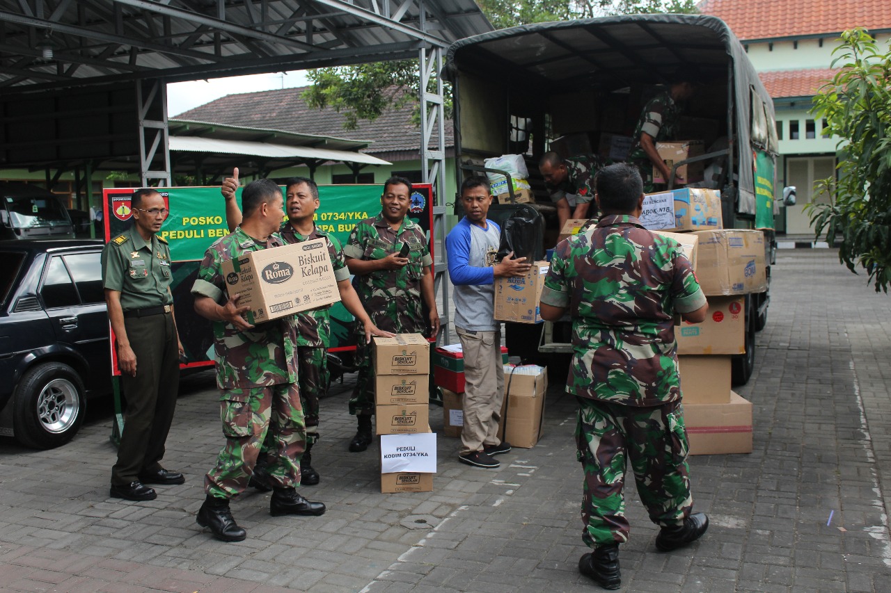 kodim-0734yogyakarta-salurkan-bantuan-kemanusiaan-untuk-korban-gempa-lombok_20180811_113323.jpg