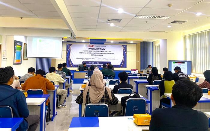 kuliah-tamu-digital-forensik-bersama-anggota-Polda-DIY.jpg