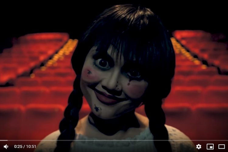 lagi-trending-di-youtube-sosok-annabelle-muncul-di-bioskop-dan-bikin-penonton-ketakutan.jpg