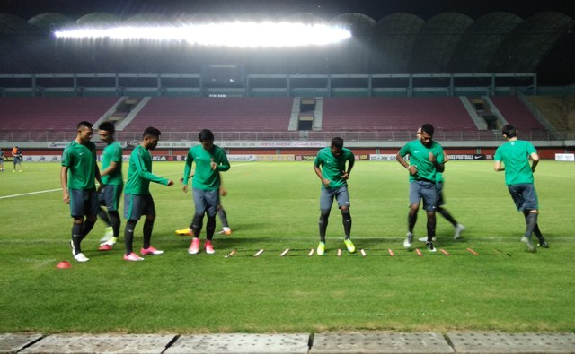 latihan-timnas-di-maguwo_20170611_212535.jpg