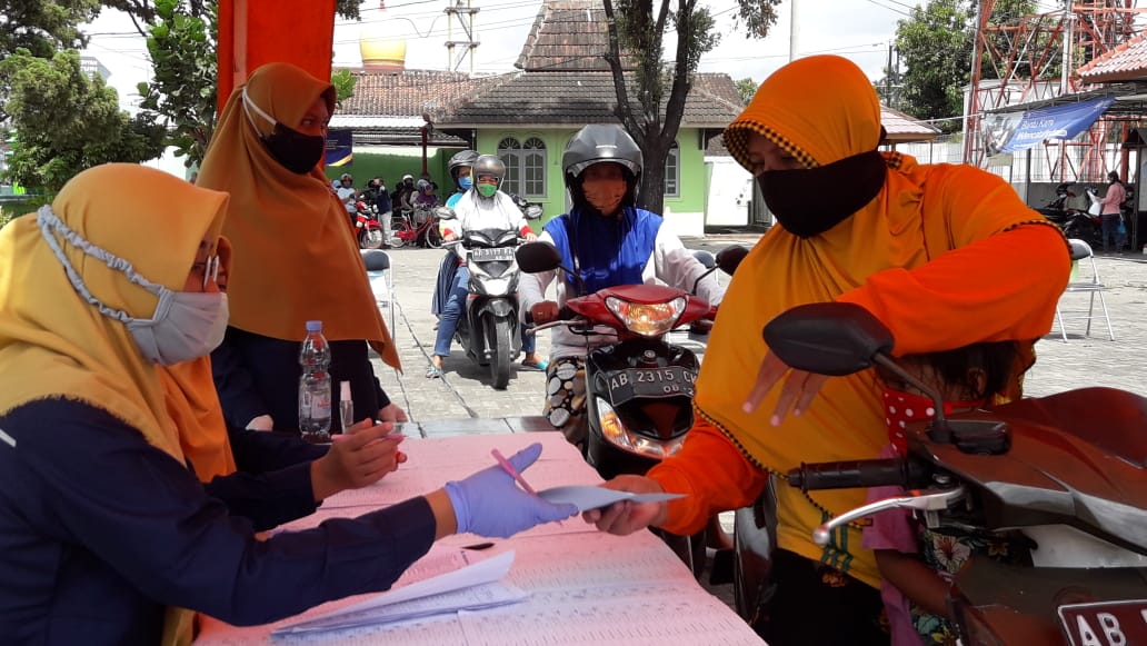 layanan-drive-thru-diterapkan.jpg