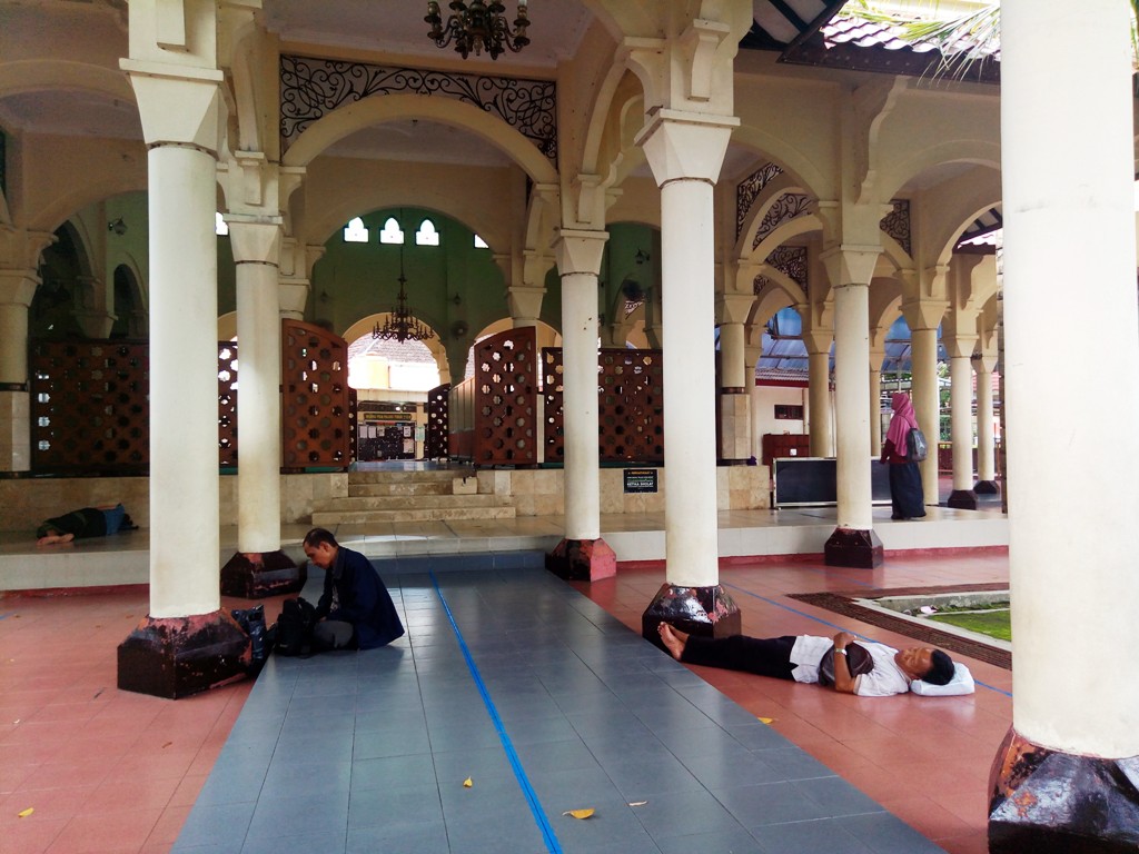 lokasi-pencurian-tas-jemaah-di-masjid_20180205_182419.jpg