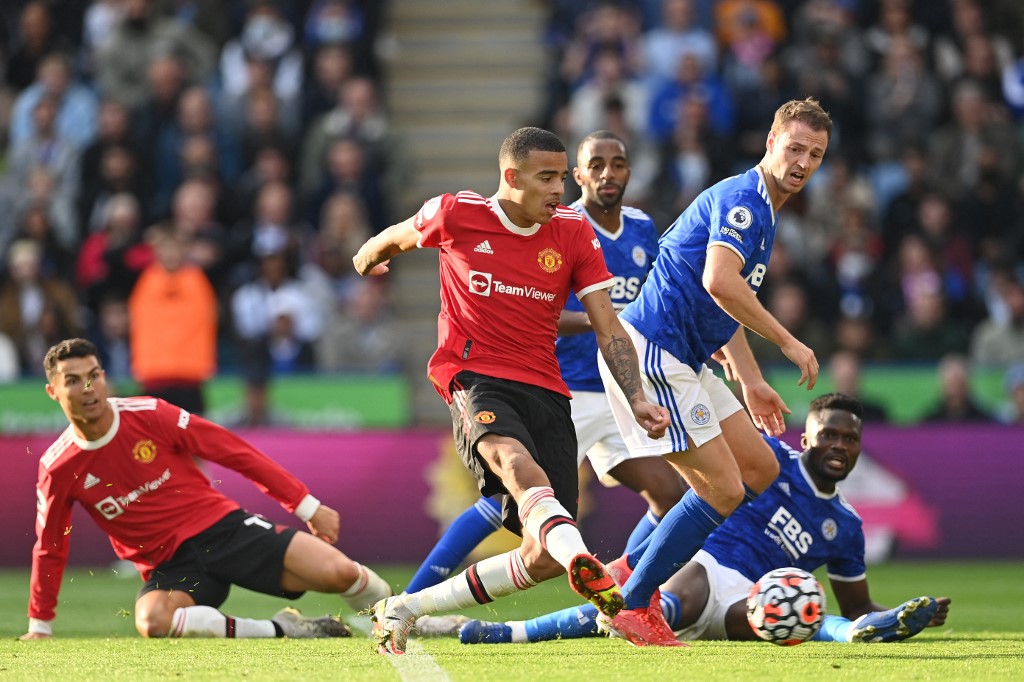 mason-greenwood-menembak-di-liga-inggris-antara-leicester-city-vs-manchester-united.jpg