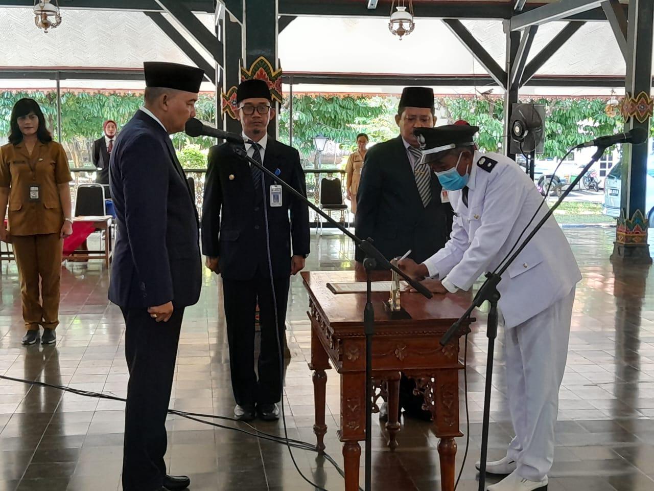 melantik-dan-mengambil-sumpah-Raden-Agus-Sarminto-50.jpg
