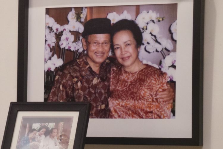 mengenang-kisah-cinta-bj-habibie-ainun-romansa-sepanjang-masa.jpg