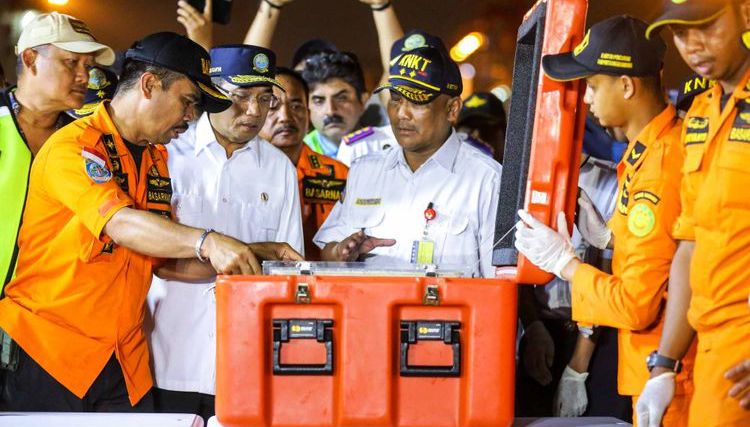 menhub-budi-karya-sumadi-dan-ketua-knkt-soerjanto-tjahjono-penemuan-black-box-lion-air-jt-610.jpg