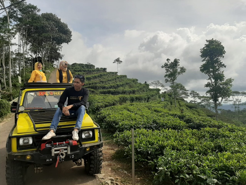 menjelajahi-indahnya-perbukitan-menoreh-dengan-mengendarai-jeep.jpg