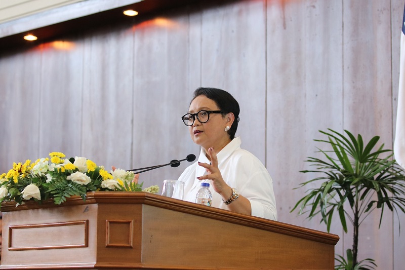 menlu-retno-marsudi-ajak-generasi-muda-jaga-persatuan-dan-kesatuan_20181026_214351.jpg