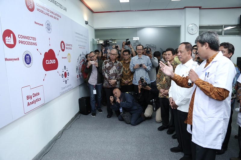 menristekdikti-resmikan-laboratorium-teknologi-terhubung-pertama-di-indonesia.jpg