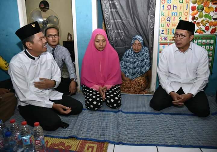 menteri-agama-lukman-hakim-saifuddin-dan-bupati-purwakarta-dedi-mulyadi-mengunjungi-rumah-zoya_20170807_191907.jpg