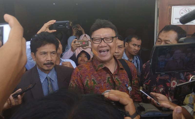 menteri-dalam-negeri-ri-tjahjo-kumolo_20171031_161345.jpg