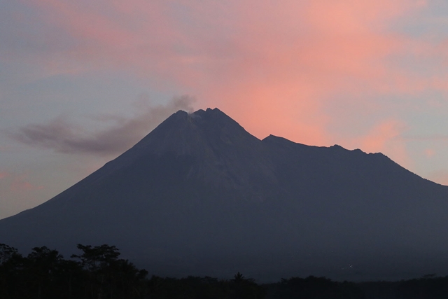 merapi-sabtu-pagi_20180602_103212.jpg