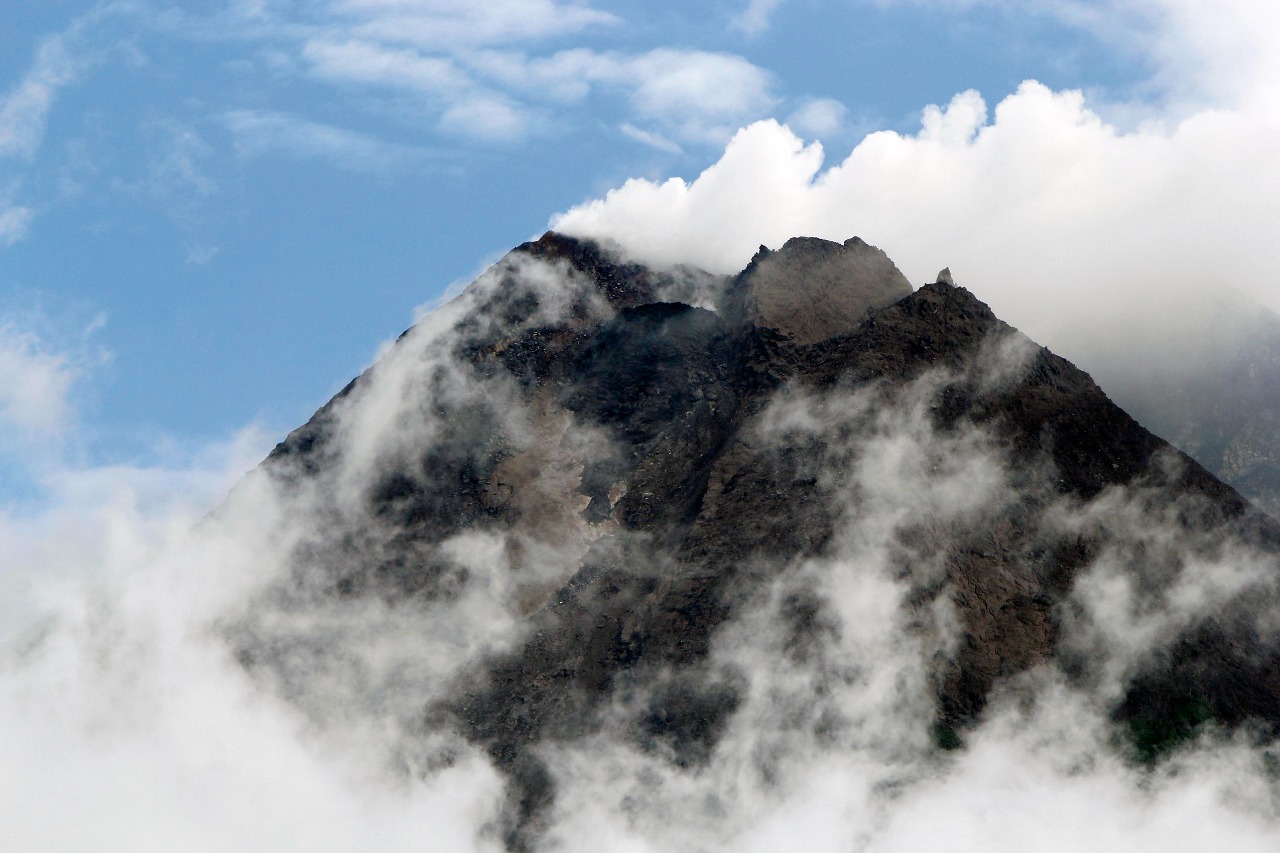 merapi-terkini-foto-foto-terkini-gunung-merapi-kamis-422021-3.jpg
