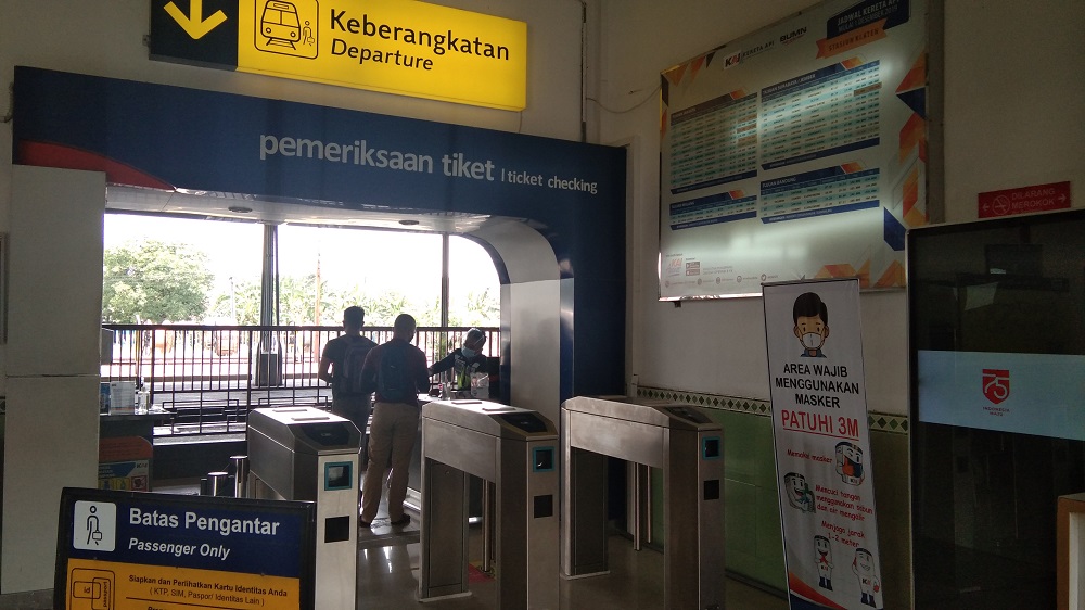 mesin-tiket-krl-yogya-solo-sudah-tiba-di-stasiun-klaten-persiapan-terus-dikebut.jpg