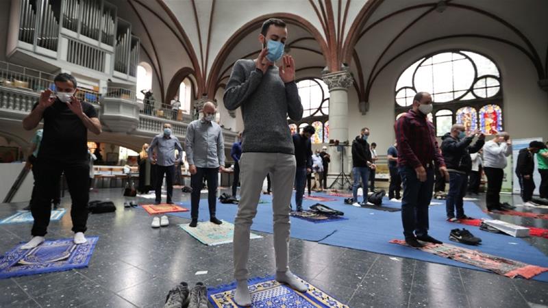 muslim-di-berlin-jerman-laksanakan-salat-jumat-di-gereja.jpg