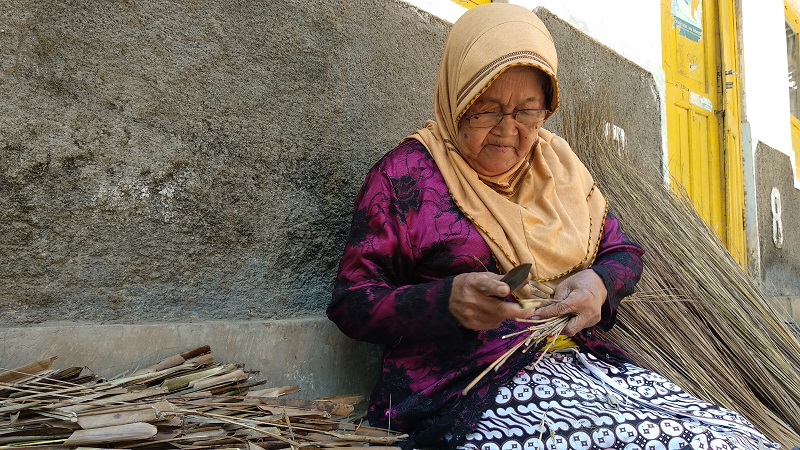 Sisihkan Hasil Jualan Sapu Lidi Selama 7 Tahun, Nenek Asal Kulonprogo Akhirnya Bisa Berkurban Sapi