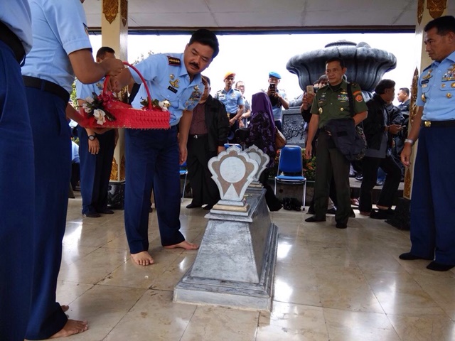 panglima-tni-ziarah-ke-kusumanegara_20171210_115134.jpg