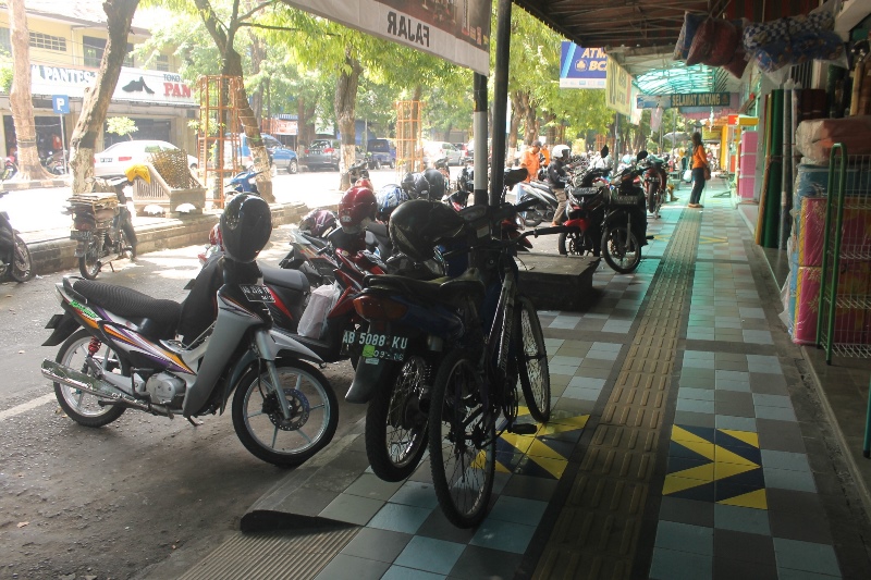 parkir-di-pedestrian_20160918_193902.jpg