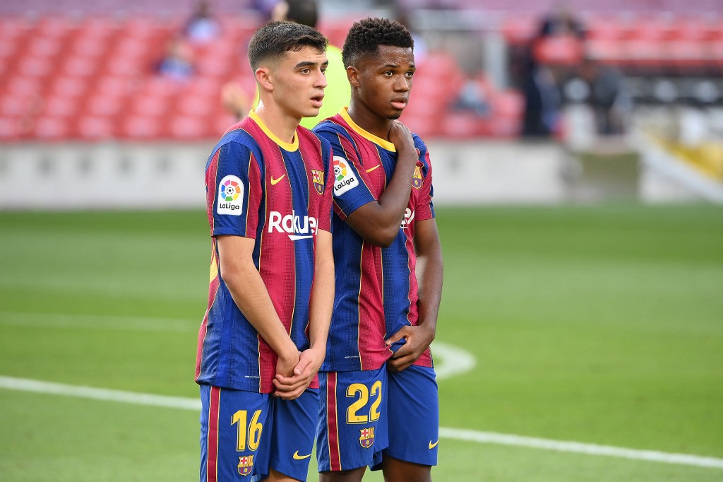 pedri-dan-ansu-fati-saat-liga-spanyol-barcelona-v-real-madrid-di-stadion-camp-nou-24-oktober-2020.jpg