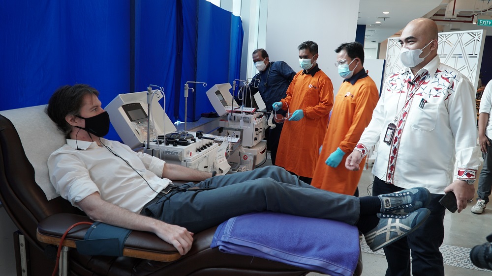 peduli-covid-19karyawan-xl-axiata-ikuti-donor-plasma-konvalesen.jpg