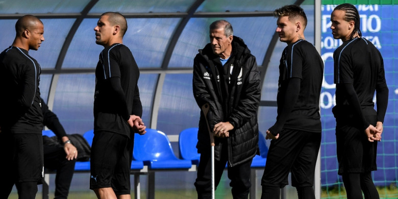 pelatih-uruguay-oscar-tabarez_20180615_163709.jpg