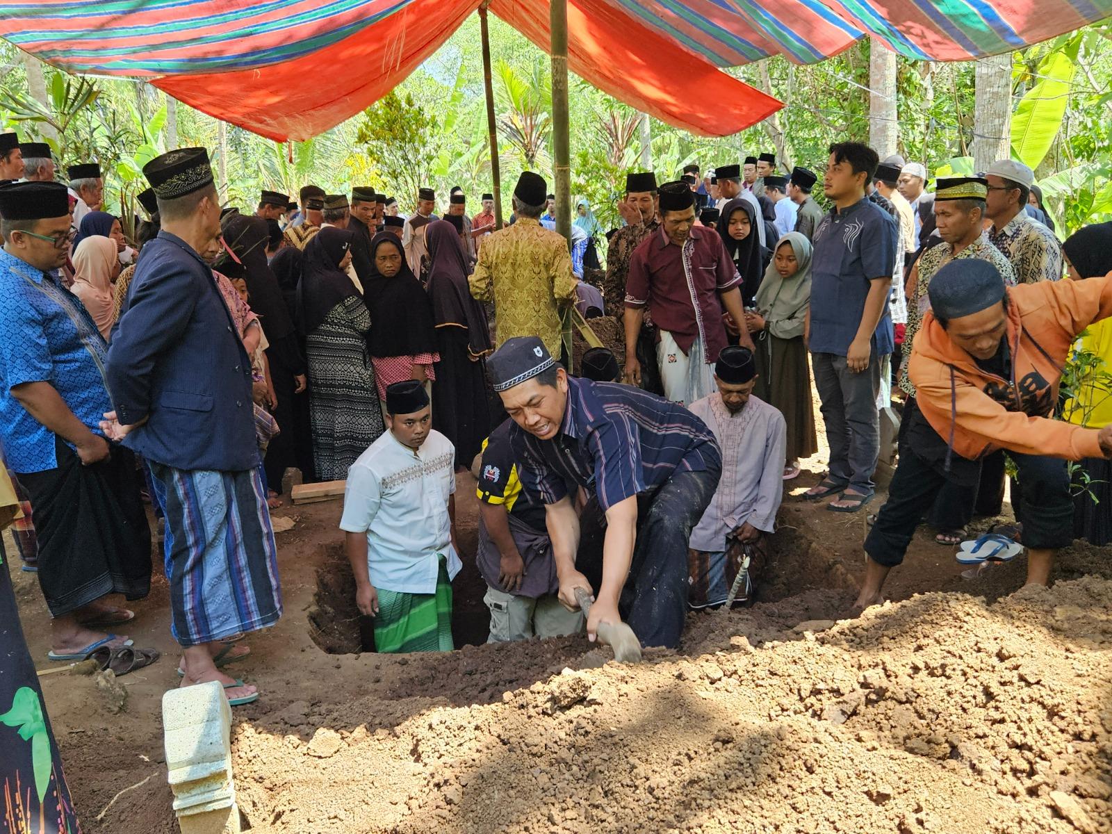 pemakaman-jenazah-tiga-anggota-keluarga-asal-Magelang.jpg