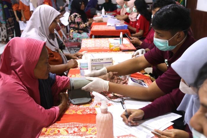 pemeriksaan-kesehatan-gratis-untuk-burung-gendong-Beringharjo.jpg
