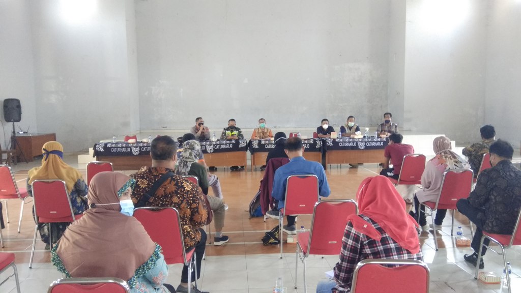 pemerintah-kabupaten-sleman-bersama-dengan-relawan-dan-warga.jpg