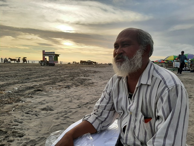 Kisah Petrus Adi Utomo, Pengamen Puisi di Parangtritis Hibur Wisatawan Lewat Untaian Kata-kata Indah