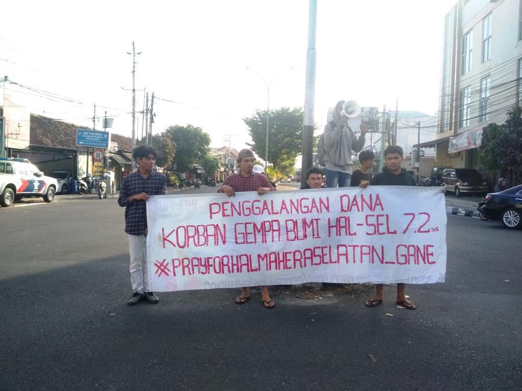 penggalangan-dana-korban-gempa-oleh-aliansi-mahasiswa-maluku-dan-maluku-utara.jpg