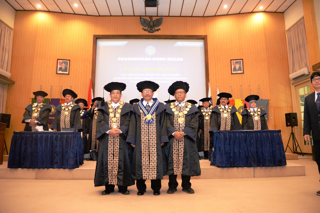 pengukuhan-guru-besar-uny-ke-141.jpg