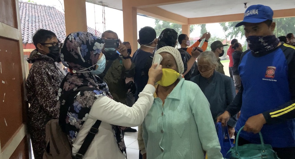 pengungsi-merapi-di-barak-pengungsian-purwobinangun-jalani-protokol-kesehatan.jpg