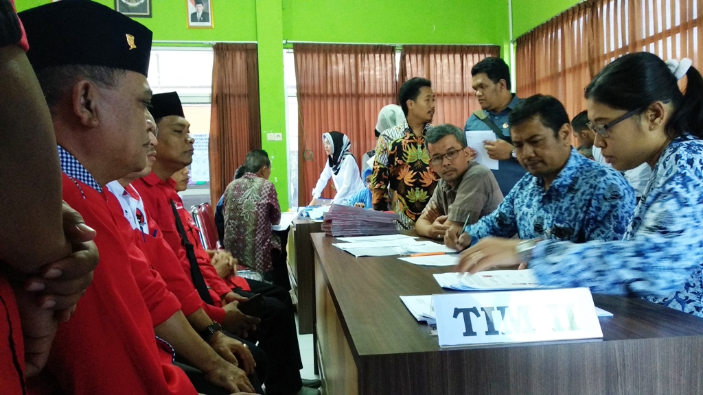 pengurus-parpol-di-kulonprogo-mendaftarkan-berkas-pendaftaran-bacaleg_20180717_185549.jpg