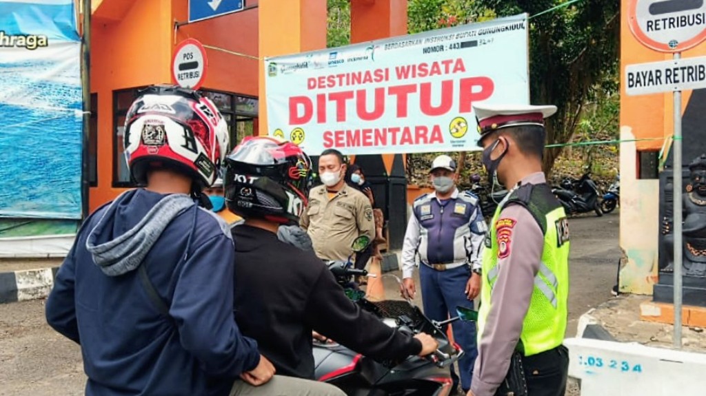 penyekatan-jalur-wisata-di-gunungkidul-ratusan-kendaraan-terjaring.jpg