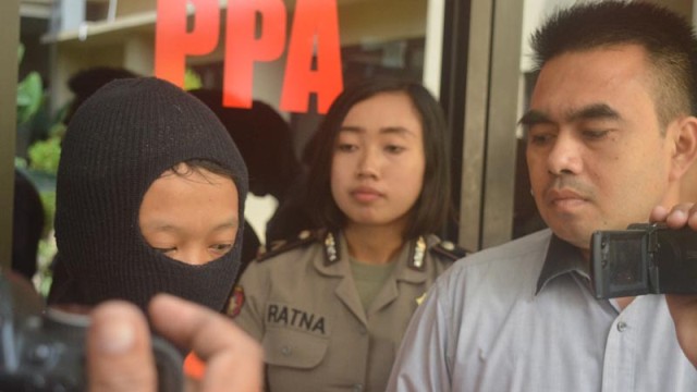 percobaan-pernikahan-sesama-jenis-di-purworejo_0709_20170907_133656.jpg
