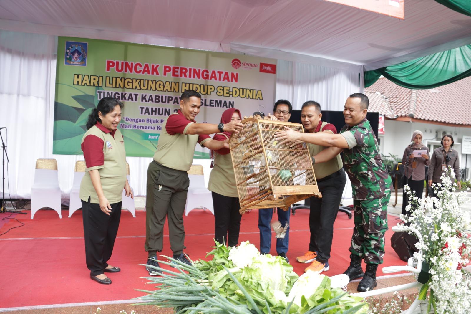 peringatan-hari-lingkungan-hidup-sedunia-di-Lapangan.jpg