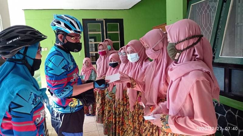 peringati-hari-ibu-dpd-pan-kota-yogyakarta-gelar-bakti-sosial-di-pay-putriaisyiyah.jpg