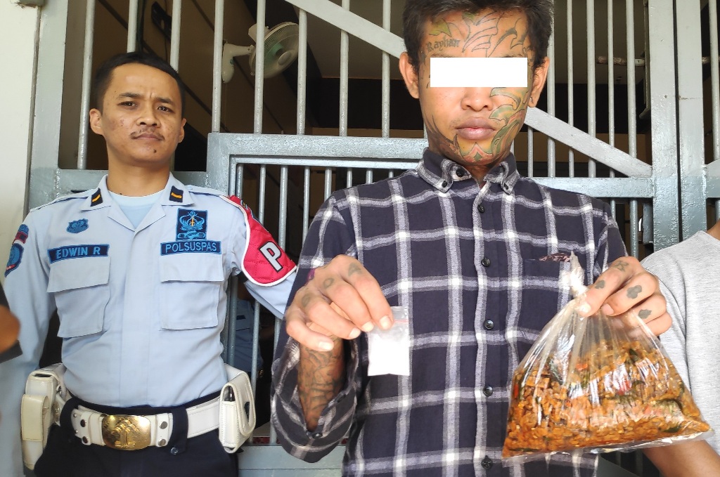 petugas-lapas-cebongan-menggagalkan-upaya-penyelundupan-obat-terlarang.jpg