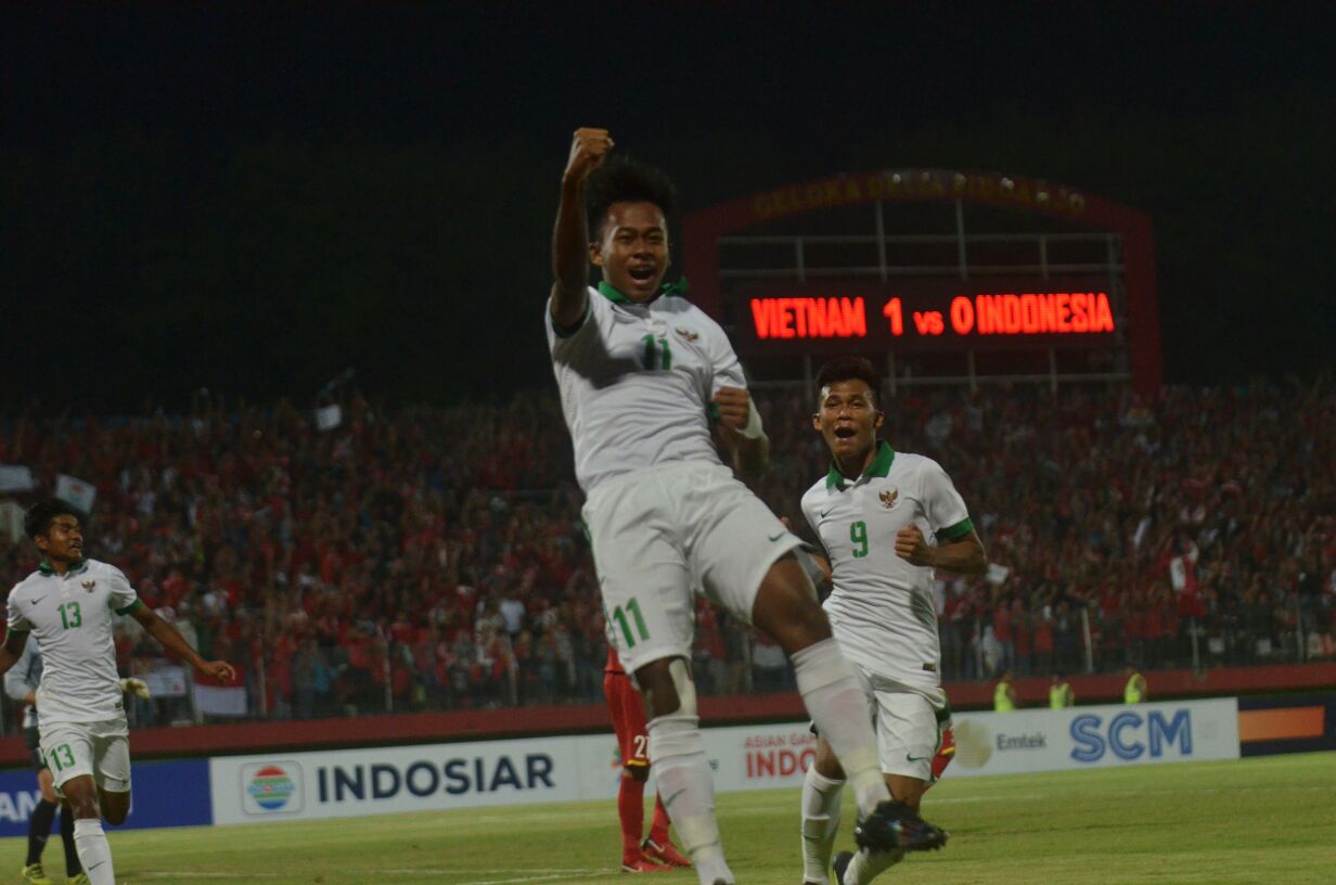 piala-aff-u-16-2018-indonesia-vs-vietnam-skor-sementara-masih-sama-kuat-1-1_20180802_195627.jpg