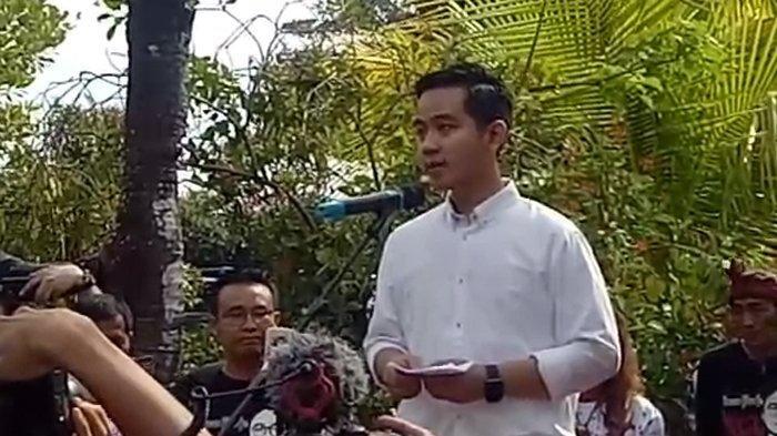 pidato-politik-perdana-gibran-kita-di-sini-bukan-hanya-untuk-mengantar-seorang-gibran-ke-semarang.jpg