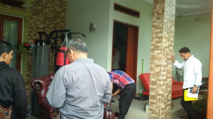 polisi-olah-tkp-di-rumah-mantan-istri-sule-di-bandung-tindaklanjuti-laporan-rizki-febian.jpg