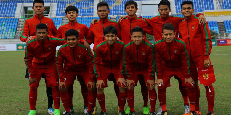 pose-bersama-pemain-timnas-u-19-indonesia_20170913_221037.jpg