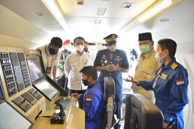 prabowo-subianto-serahkan-pesawat-karya-anak-bangsa-cn-235-220-ke-au-senegal.jpg