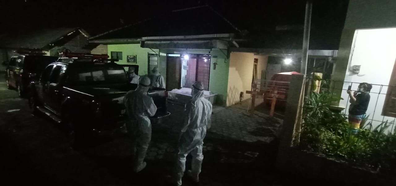 proses-evakuasi-jenazah-pasutri-di-gamping-sleman.jpg