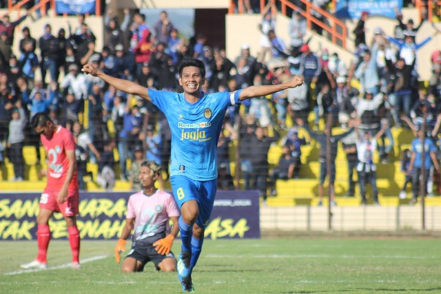 psim-yogya-sementara-unggul-2-0-dari-martapura-fc_20180703_155755.jpg