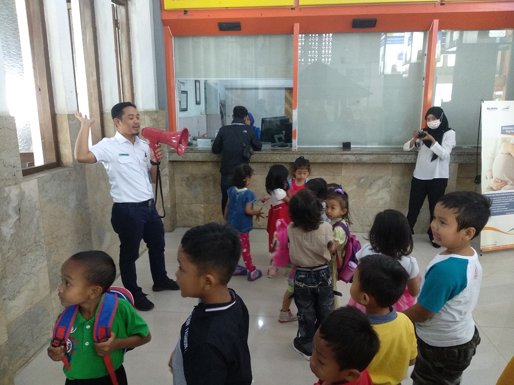 pt-kai-latih-anak-cinta-kereta-api-dengan-pengenalan-lebih-dini.jpg