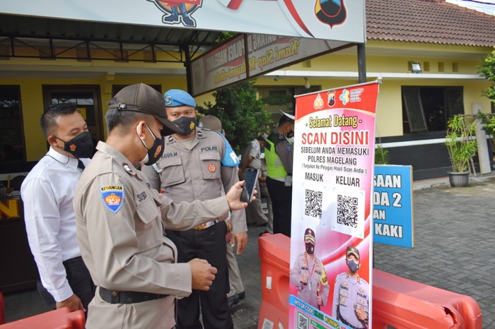 qr-code-aplikasi-pedulilindungi-di-mapolres-magelang.jpg